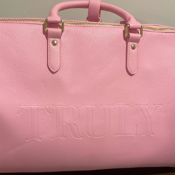 NWOT TRULY signature travel bag - Picture 3 of 8
